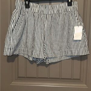 A New Day Shorts high waisted cruisewear beachwear size
Large